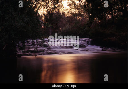 Le cascate Popa al tramonto Foto Stock