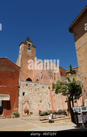 Vista della città vecchia, più bei villaggi di Francia, rosso village, Roussillon (Vaucluse), Provence-Alpes-Côte d'Azur, in Francia Foto Stock