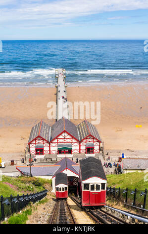 Saltburn cliff tramvia Inghilterra saltburn dal mare Inghilterra saltburn tramvia chiosco saltburn North Yorkshire Redcar e Cleveland England Regno unito Gb Foto Stock