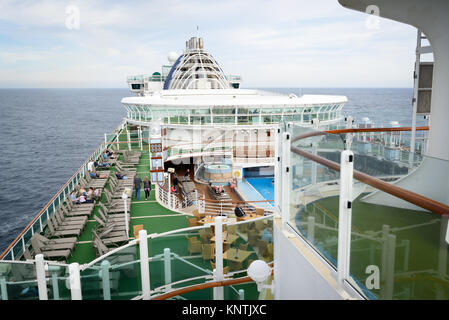 Una vista di lato del ponte principale sul su P&O Ventura Foto Stock