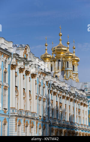 Le cupole della chiesa del Palazzo Reale, Palazzo di Caterina, Carskoe Selo, Pushkin, Sito Patrimonio Mondiale dell'UNESCO, Russia Foto Stock