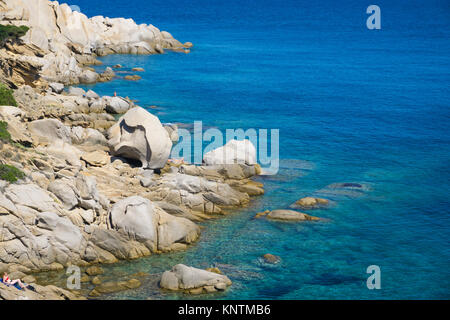 Idilliaca costa rocciosa con massi di granito di Capo Testa a Santa Teresa di Gallura, Sardegna, Italia, mare Mediterraneo, Europa Foto Stock