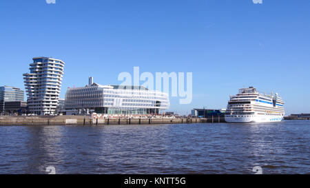 Amburgo, Germania - 8 marzo 2014: La Unilever house è parte di hafencity presso la banca del fiume Elba Foto Stock