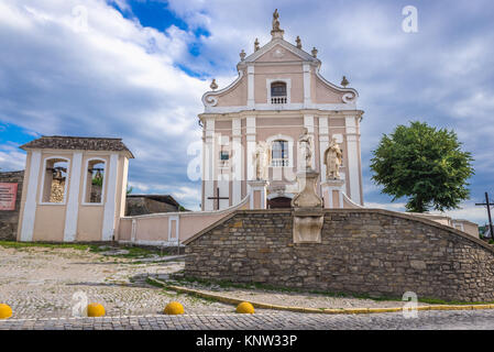 Chiesa della Santissima Trinità di Ordine Trinitario sulla città vecchia di Kamianets-Podilskyi città in Khmelnytskyi Oblast di Ucraina occidentale Foto Stock