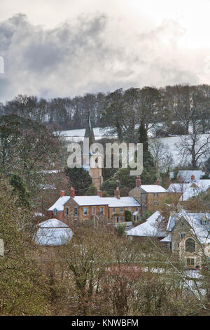 Swerford il Villaggio sotto la neve in dicembre. Swerford, Cotswolds, Oxfordshire, Inghilterra Foto Stock