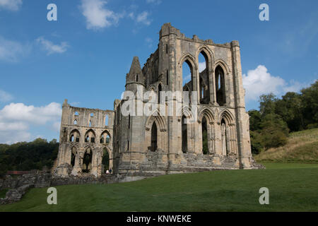 Le rovine di Rievaulx Abbey nel North Yorkshire Foto Stock