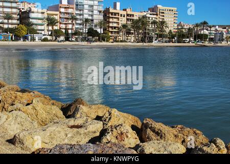 Costa in una giornata di sole in Santa Pola in autunno Foto Stock