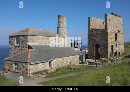 Miniera di levante e il fascio motore, ora di proprietà del National Trust. È il solo Cornish motore a vapore ancora lavorando su di esso il sito originale. Foto Stock