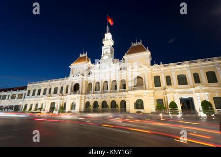 Ho Chi Minh City Hall o Hôtel de Ville de Saïgon fu costruito nel 1902-1908 in uno stile coloniale Francese per la città di Saigon. È stato rinominato dopo Foto Stock