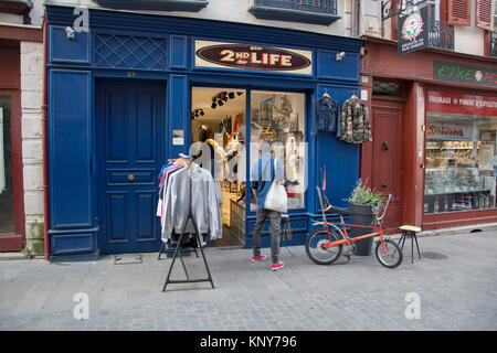 2a Vita di seconda mano Shop; Bayonne; Francia Foto Stock