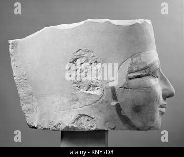 Testa di una statua di Osiride di Hatshepsut originariamente nel santuario del tempio angolo SE INCONTRATO 223575 549031 Foto Stock