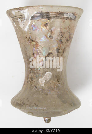 Campana in vetro romano del V secolo, 10,8 x 7,4 cm, parte della collezione MET, donata da J. Pierpont Morgan. Foto Stock