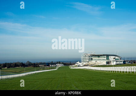 Il Grandstand e l'ippodromo di Epsom rimarranno vuoti per il Derby Classic Horserace di quest'anno a causa del Pandemic epidemia di Coronavirus Foto Stock