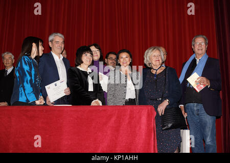 Parigi, Francia. 6 dicembre, 2017. Edouard Saint Bris, Lomig Guillo, Michèle Rossi, Geneviève Haroche-Bouzinac, Bruno Fuligni, Jeanne d'Hauteserre. Foto Stock