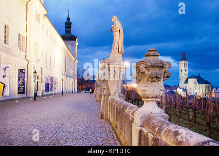 Goticky kostel sv. Jakuba z 1330 una Jezuitská kolej, UNESCO, Kutna Hora, Ceska republika / gothic st. Giacobbe chiesa dal 1330 e il collegio dei Gesuiti, UNESCO Foto Stock