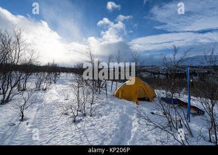 Sci alpinismo in Lapponia svedese, in Kebnekaise massiccio montuoso. La Svezia, Europa Foto Stock