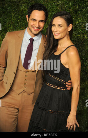 NEW YORK, NY - novembre 02: Zac Posen, Demi Moore assiste la dodicesima edizione CFDA/Vogue Fashion Fund Awards a molla Studios il 2 novembre 2015 in New York City People : Zac Posen, Demi Moore Foto Stock