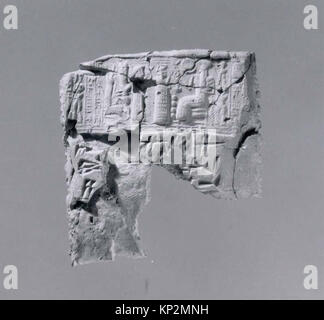 Custodia per tablet in argilla impreziosita da sigilli a quattro cilindri, utilizzata per proteggere o autenticare documenti cuneiformi mesopotamici. Foto Stock