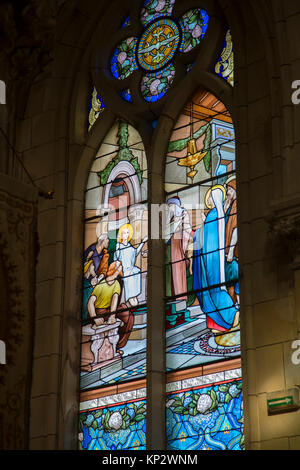 Vetrata, Notre Dame du Rocher - Sainte Eugenie Chiesa, Biarritz, Francia Foto Stock