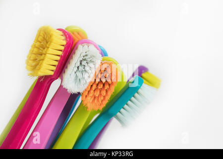 Nuovo colore ultra fine spazzolini da denti in vetri colorati. Industria dentaria. vari tipi di spazzolini da denti. Sorriso Bellissimo concetto. Sbiancamento. La cura dei denti. Foto Stock