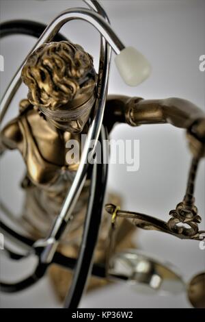 Un concetto di immagine di una giustizia con uno stetoscopio Foto Stock