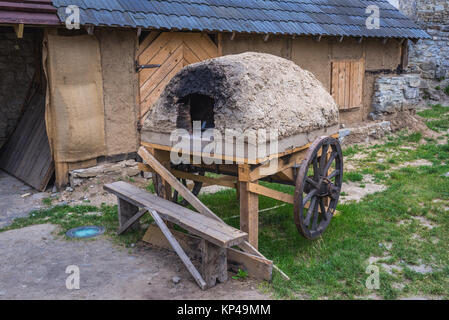 Legna per la stufa caly nel castello di Kamianets-Podilskyi città in Khmelnytskyi Oblast di Ucraina occidentale Foto Stock