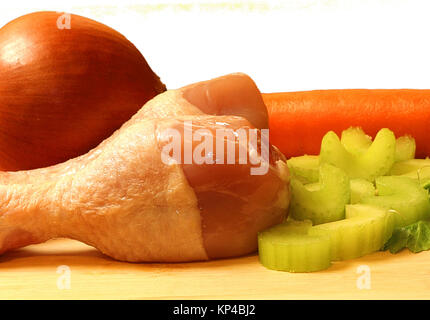 Zuppa di pollo con ingredienti Foto Stock