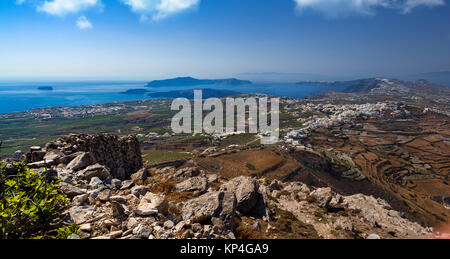 Santorini caldera vulcanica come si vede dalla Fira, capitale di Santorini, Grecia Foto Stock