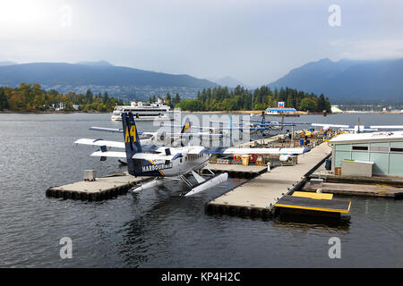 Vancouver, Canada - Agosto 31th, 2017: A bordo di un Idrovolante DHC-6 DeHavilland Twin Otter di Harbor aria ormeggiata presso il Porto di Vancouver, Canada. Foto Stock