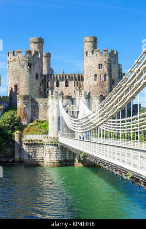 Il nord del Galles conway north Wales conwy north Wales cymru conway castle Conwy Castle e Conway sospensione ponte da Thomas Telford Conwy Gwynedd in Galles Foto Stock