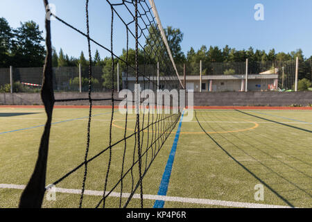 Parco giochi all'aperto per il tennis, pallavolo e calcio. Net sul parco giochi Foto Stock