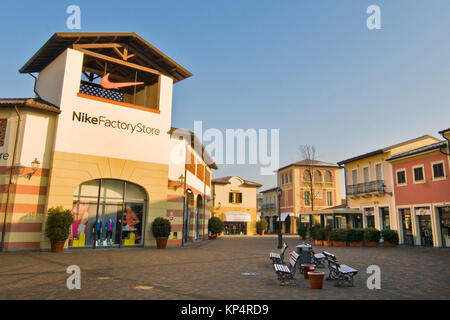nike factory store italia