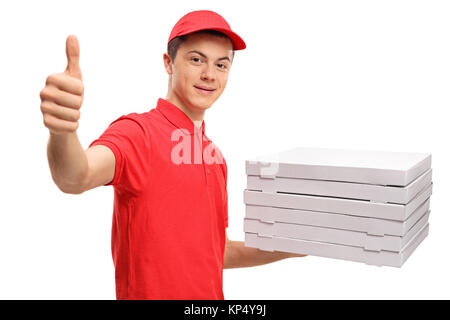 Teenage consegna pizza ragazzo con una pila di scatole per pizza rendendo un pollice in alto segno isolato su sfondo bianco Foto Stock