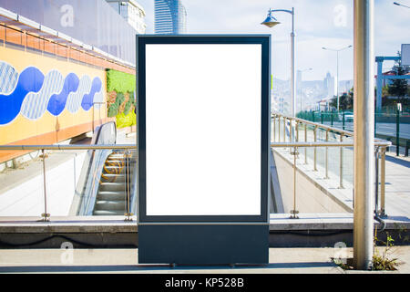 Annuncio della metropolitana di Wall street station blank billboard folla istanbul city Foto Stock