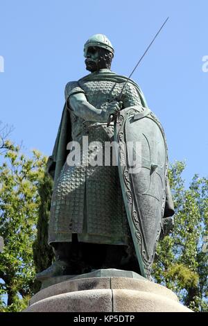 Statua di Alfonso i a Guimaraes (fondatore e primo re del Portogallo) Foto Stock