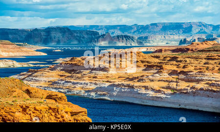 Il Lake Powell il secondo lago artificiale più grande negli Stati Uniti Foto Stock