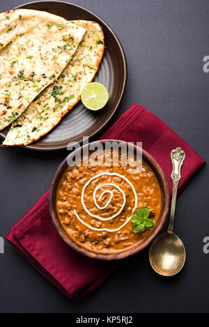 Dal Makhani o dal makhni popolare è un cibo dal Punjab / India effettuate utilizzando tutta la lenticchia nera, fagioli rossi, il burro e la crema di latte e servita con gar Foto Stock