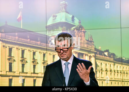 Primo ministro ceco Andrej Babis parla durante la conferenza stampa dopo il primo incontro di un nuovo governo ceco a Praga, Mercoledì, 13 Dicembre Foto Stock