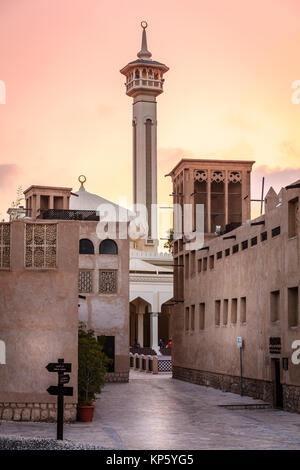 Vista della Grande Moschea di Al Bastakiya district di Dubai, Emirati arabi uniti Foto Stock