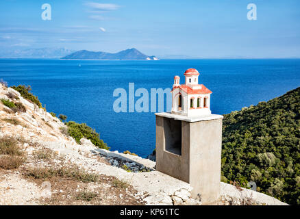 Remoto santuario stradale nella forma di una chiesa greca sull'isola di Itaca nelle isole Ionie Foto Stock