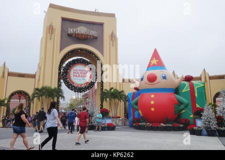 Le decorazioni di Natale all'ingresso agli Universal Studios Orlando, in Florida, Stati Uniti d'America. Foto Stock