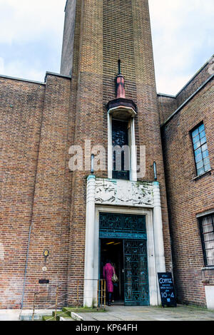 Hornsey Town Hall, progettato in stile modernista da Reginald Uren e costruito nel 1935, ora casa e art center, Crouch End, London, Regno Unito Foto Stock