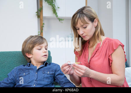 Temperatura, bambino Foto Stock