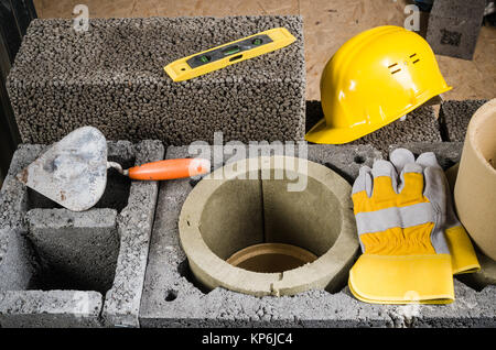 La costruzione modulare di ceramica camino nella casa Foto Stock