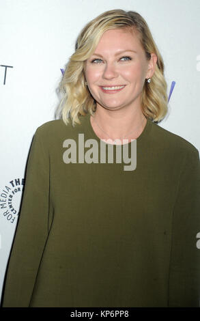 NEW YORK, NY - 16 ottobre: Kirsten Dunst assiste un photocall per 'Fargo' presso il Paley Centre for Media su 16 ottobre 2015 nella città di New York. Persone: Kirsten Dunst Foto Stock