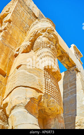 Close-up dell'antica statua della divinità assira Lamassu, scolpita sulla facciata di tutte le nazioni di Gate (Xerxes Gate) in archeologica di Persepoli Foto Stock