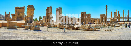 PERSEPOLIS, IRAN - 13 ottobre 2017: il grande complesso archeologico di Persepolis include le rovine di diversi palazzi ed edifici cerimoniali, Foto Stock