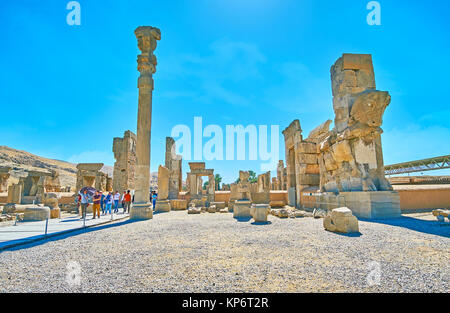 PERSEPOLIS, IRAN - 13 ottobre 2017: Il caldo mezzogiorno in Persepolis sito archeologico, l'antica città di Persia, il 13 ottobre a Persepoli. Foto Stock