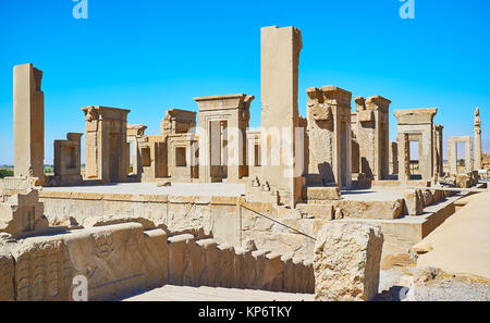 Il sito archeologico di Persepoli includono monumenti ben conservati di antica Persia, come Tachara palace (palazzo d'inverno), Iran. Foto Stock