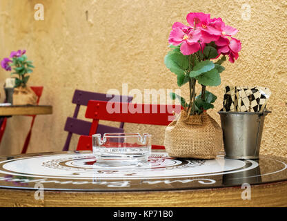 Ajaccio Corsica, 17 agosto 2017 la decorazione esterna della Casa Bounaparte Bar nel centro storico della città Foto Stock